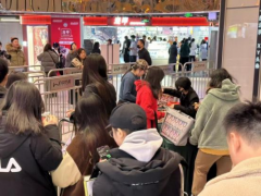 《漫库王府井喜悦店举办<哑舍>签售活动，助
